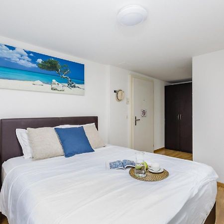 زيورخ Swiss Star Guesthouse District 4 - Contactless Self Check-In المظهر الخارجي الصورة